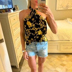 Veronica Beard size 2 silk top with gold/ yellow print detail. Like new.